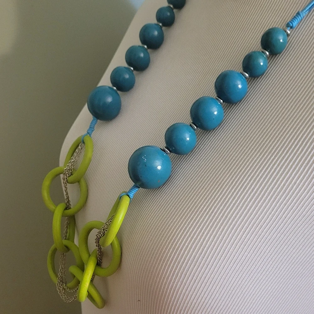 Fun Fashion Necklace - Picture 4 of 8